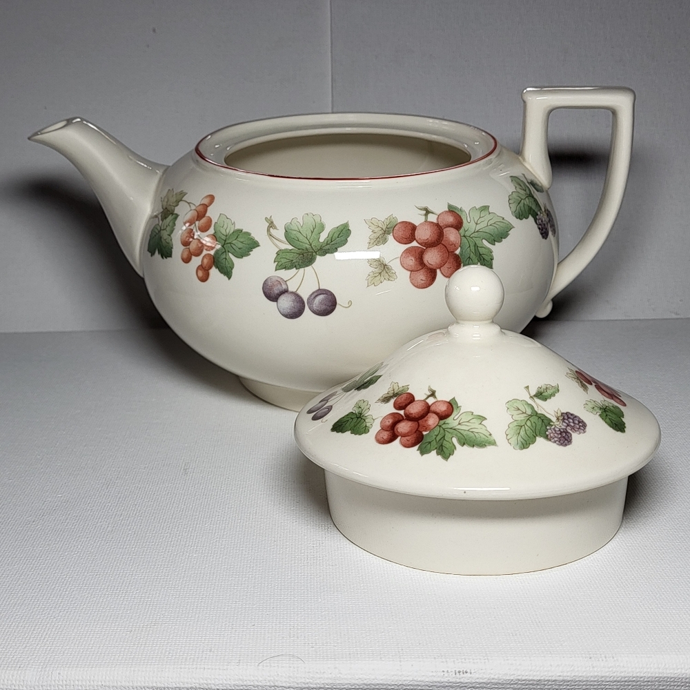 WEDGWOOD Queen's Ware Vintage "Provençe" Teapot With Fruit Design - Picture 3 of 12